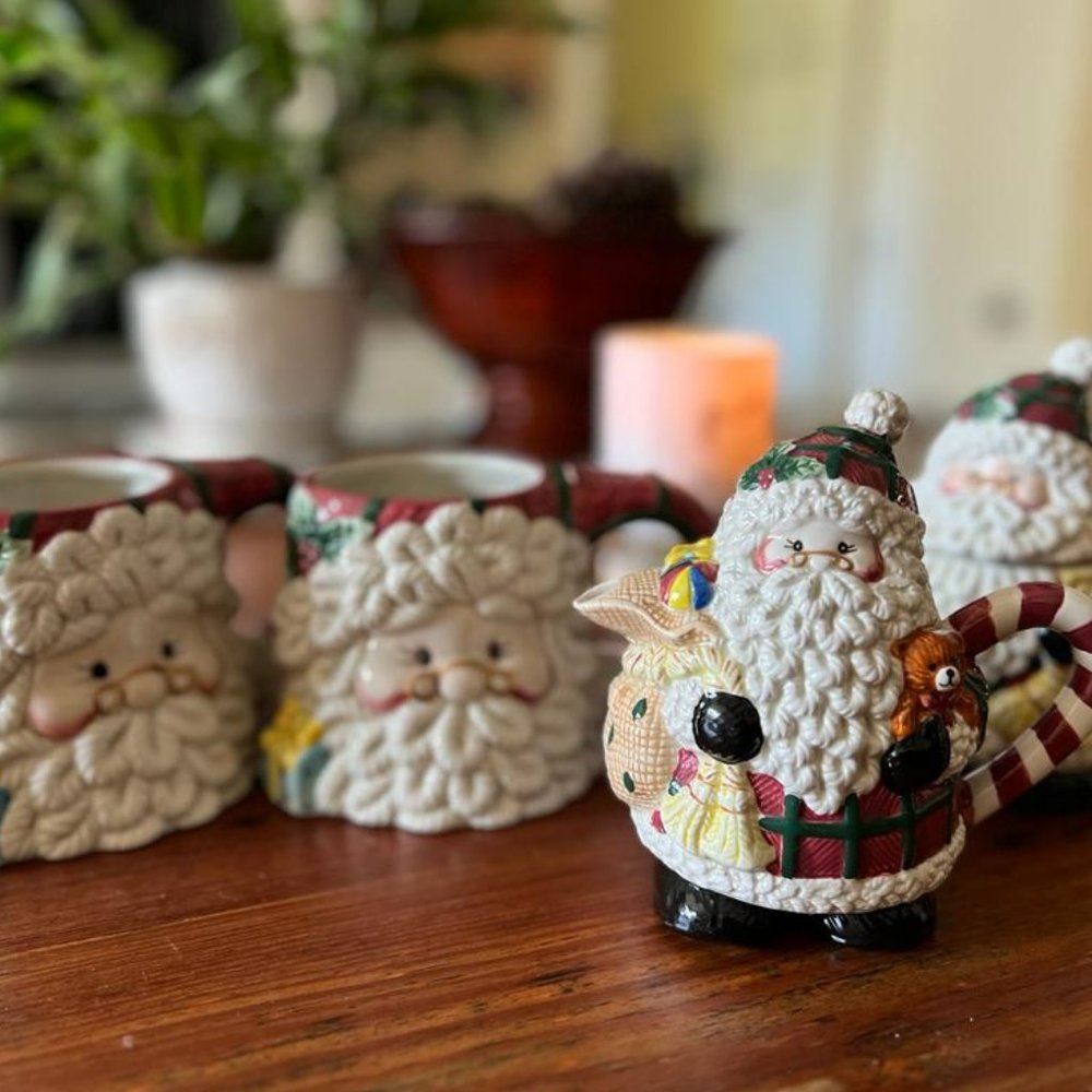 Country Santa Holiday Matching Hot Drink Set